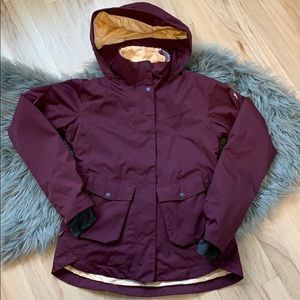 !Mountain Hardware ski jacket w/ removable jacket!